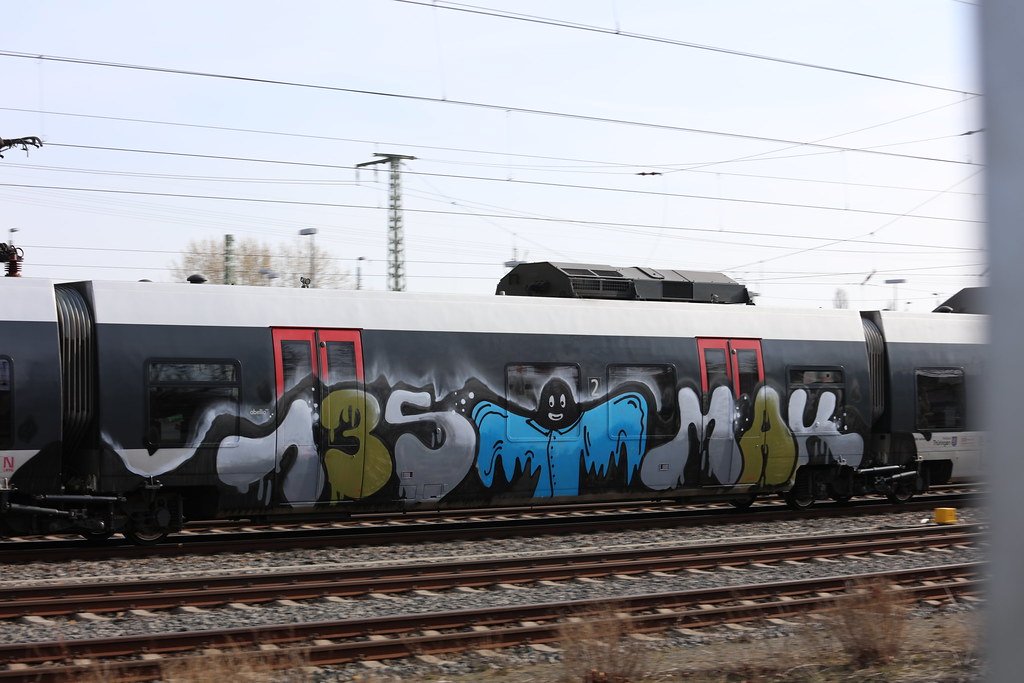 Graffiti 135 MAK on a train