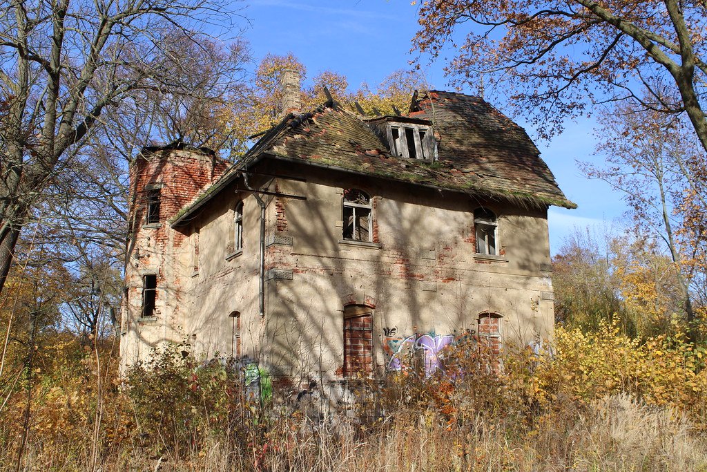 abandoned mansion