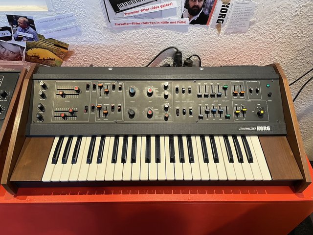 A KORG 800 DV Synthesizer